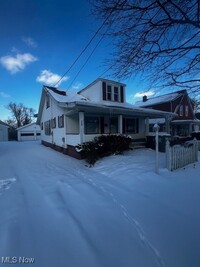 Building Photo - 826 Roxbury Ave