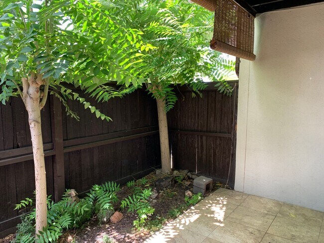 Building Photo - Lovely 2 Bedroom, 2 Bath Condo In The NE!