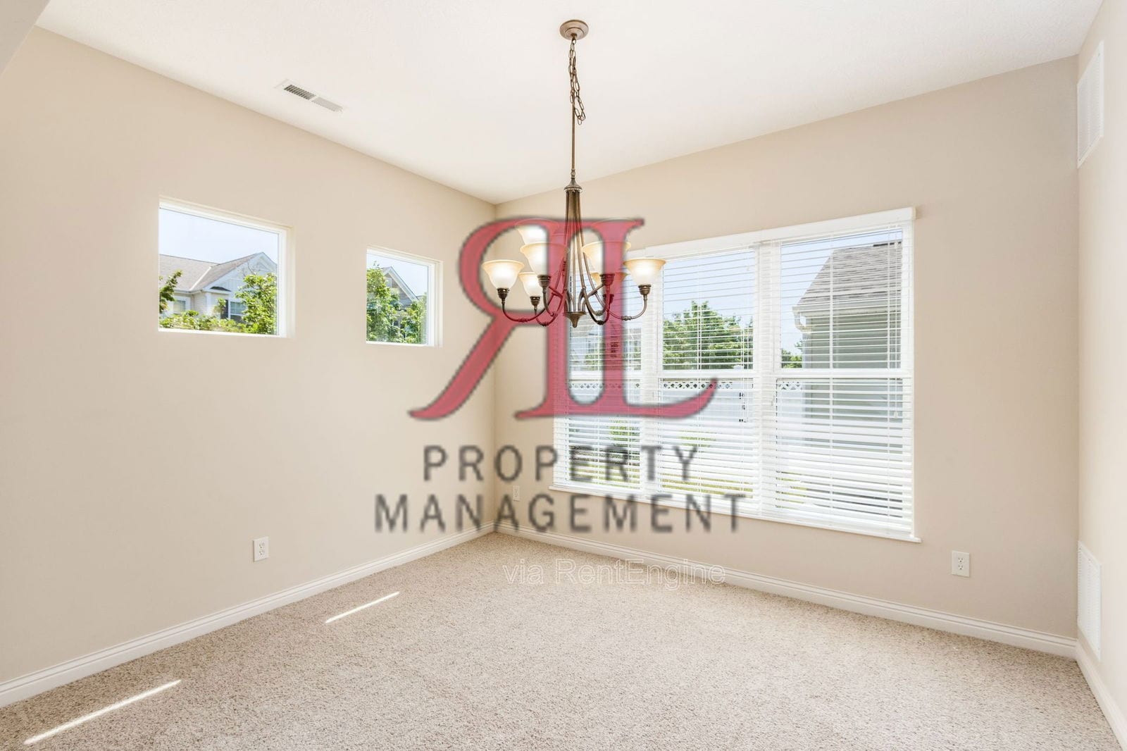 Building Photo - 6167 Upper Albany Xing Dr