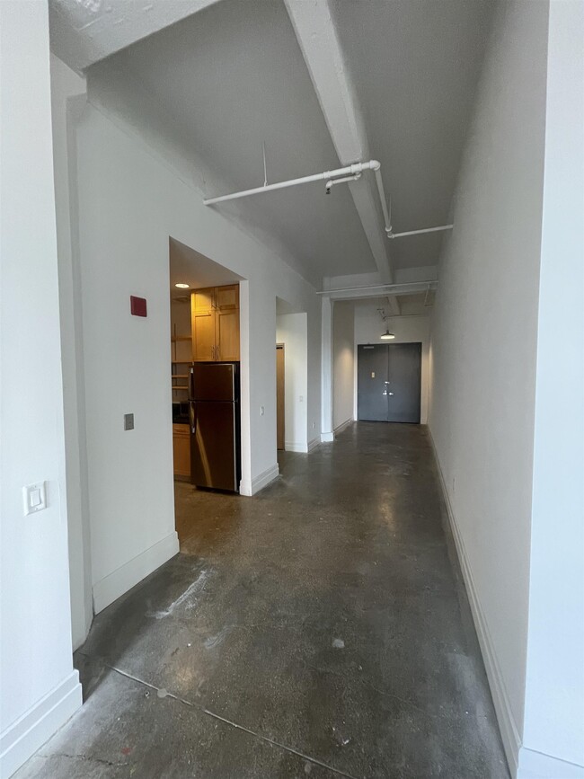 Building Photo - 150 Bay St