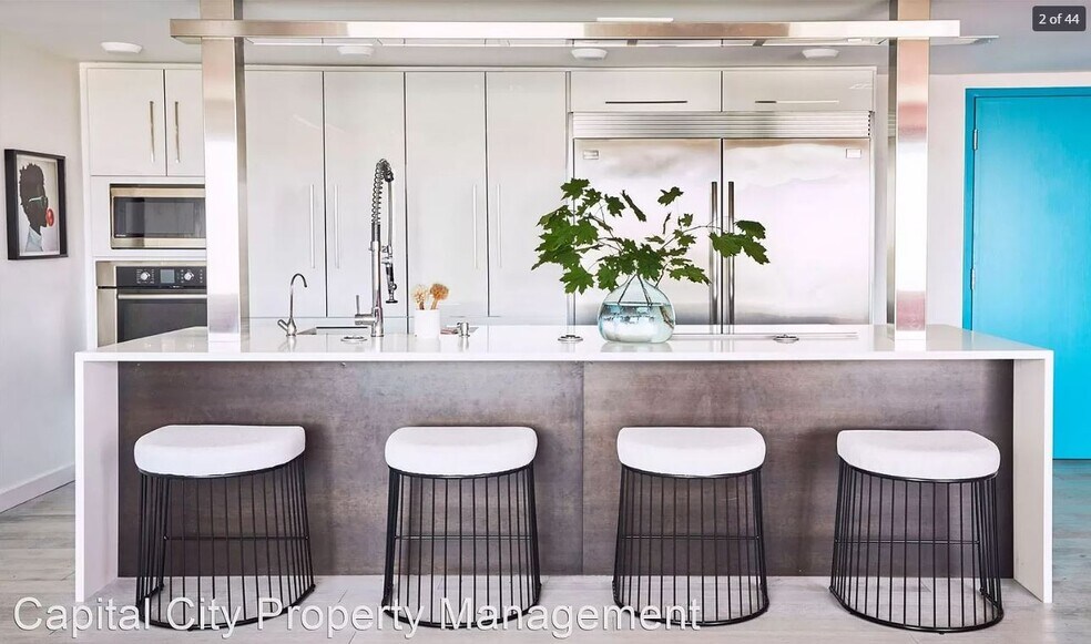 Building Photo - 700 Grand Ave