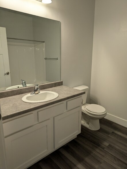 Building Photo - 735 N 380 W