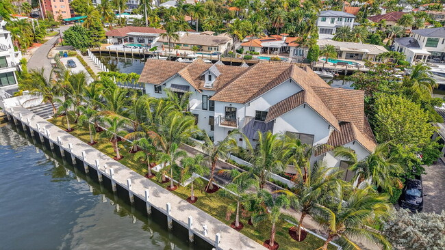 Building Photo - 400 Mola Ave