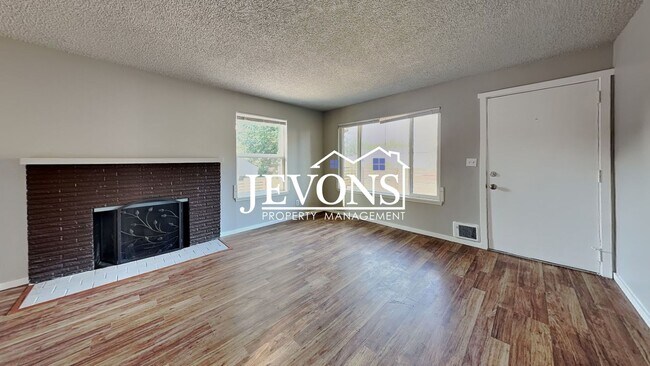 Building Photo - Inviting 2-bedroom 4-plex near Pritchard I...