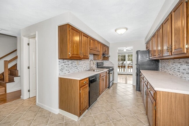 Building Photo - 280 Apache Way