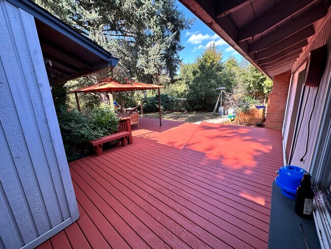 Building Photo - 14815 SW 141st Ave