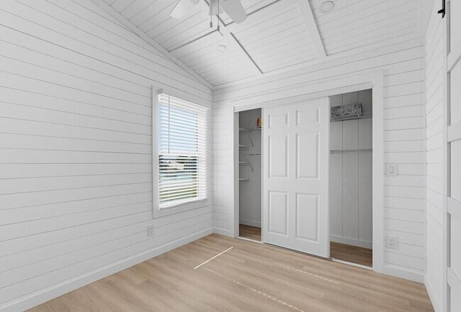 Building Photo - 204 Marlin St