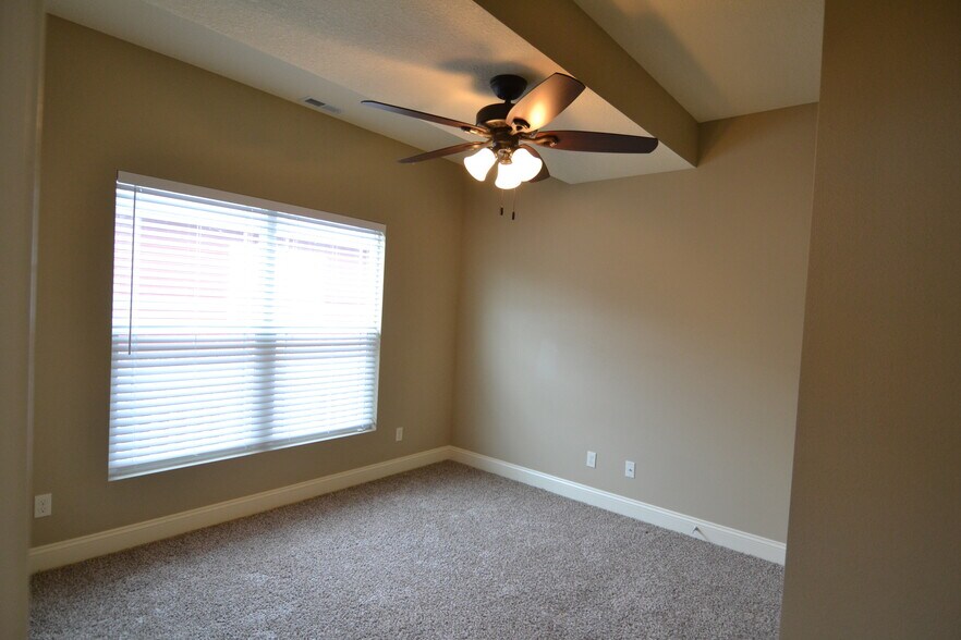 Building Photo - 804 W Normal St