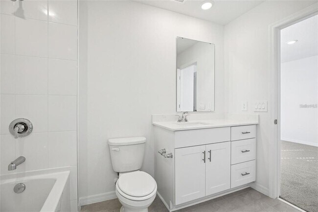 Building Photo - 698 Muhly Wy