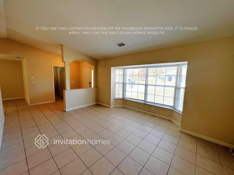 Building Photo - 1070 SW Aurelia Ave