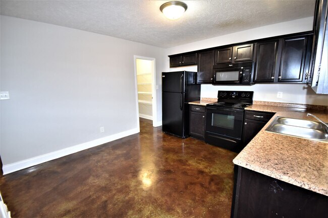 Building Photo - 333 Rossview Rd