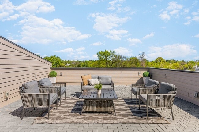 Building Photo - Brand New Townhome in The Heart Of East Nashville