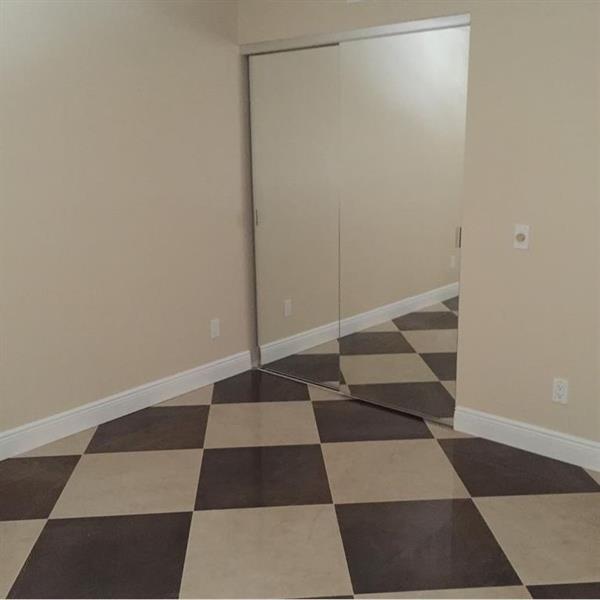 Building Photo - 10740 S Golfview Dr