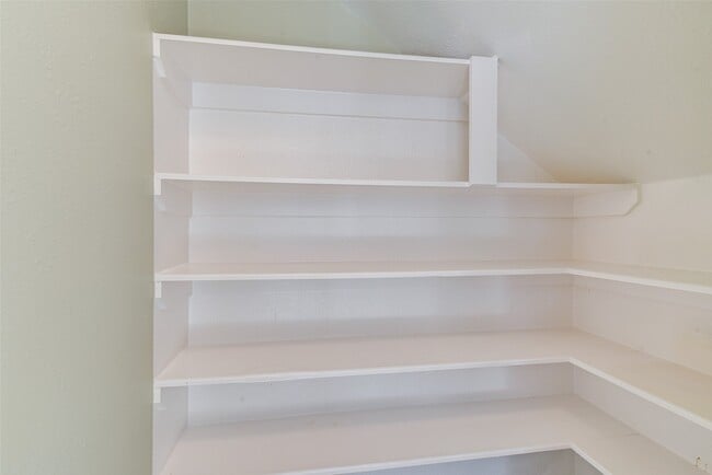 Building Photo - 14426 Mooreview Ln