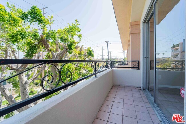 Building Photo - 11871 Idaho Ave