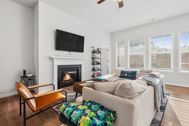Building Photo - Stunning 4 Bed, 3 Bath Home in Durham!