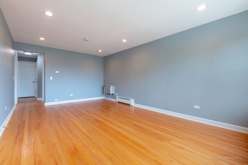 Building Photo - 4600 N Sayre Ave