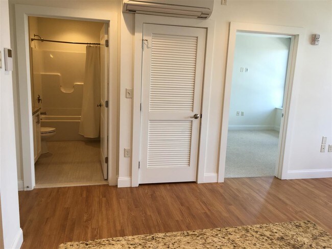 Building Photo - 875 Elm St