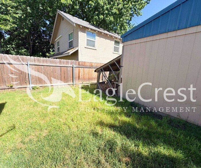 Building Photo - Charming Historic 4-Bedroom Home with Fenced Yard & Chicken Coop ~ $200.00 OFF 2nd MONTH RENT