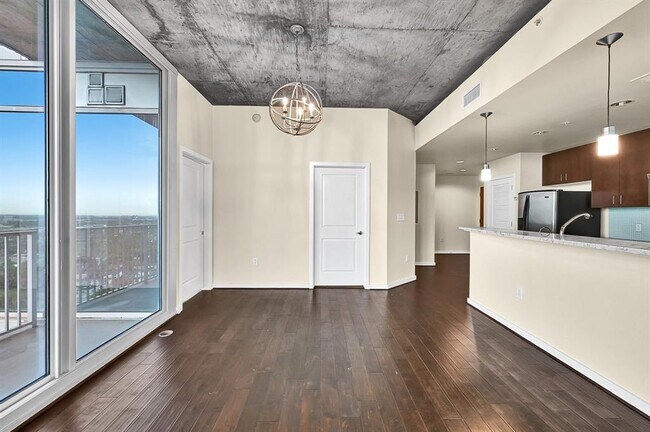 Building Photo - 5925 Almeda Rd
