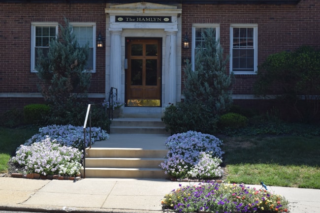 Building Photo - 103 W 39th St