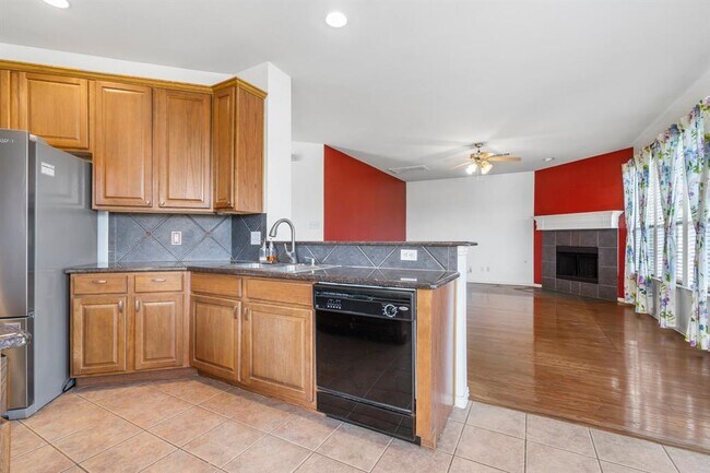 Building Photo - 910 Waterside Dr