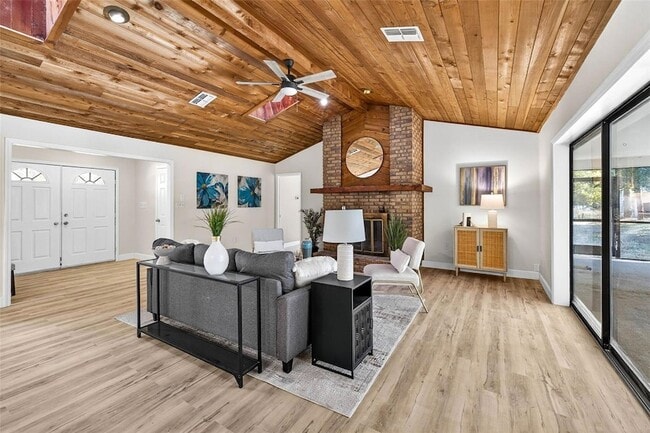 Building Photo - 14252 Trinity Rd