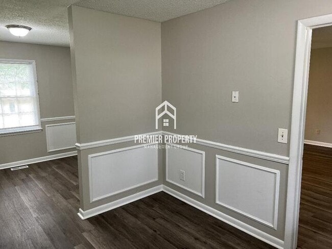 Building Photo - 6119 Rickwood Dr NW