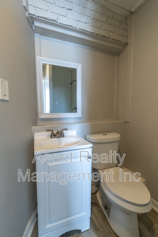 Building Photo - 1046 McArthur Rd