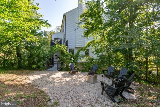 Building Photo - 15 Grove Ln