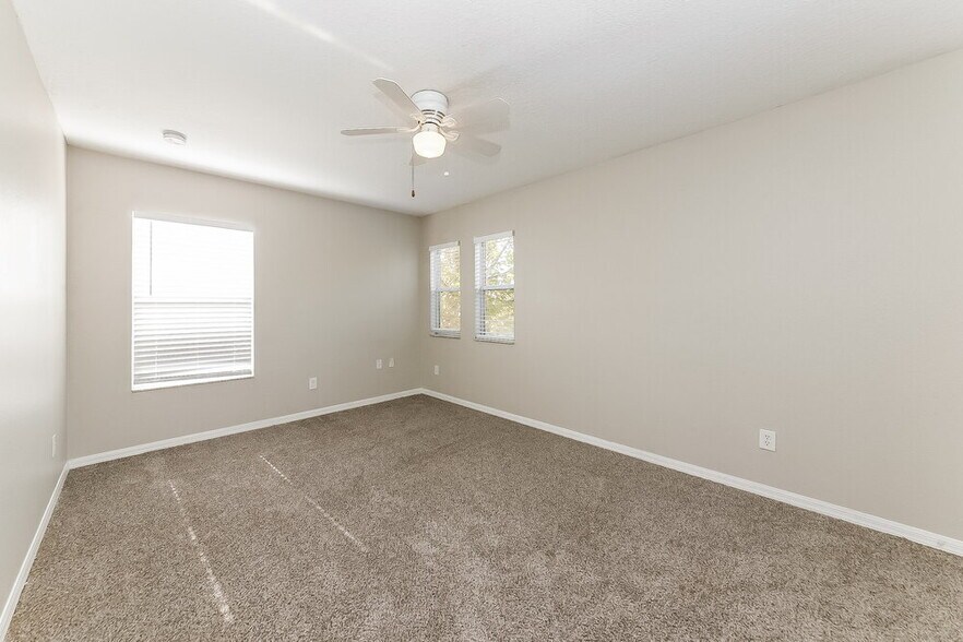 Building Photo - 319 Vine Cliff St