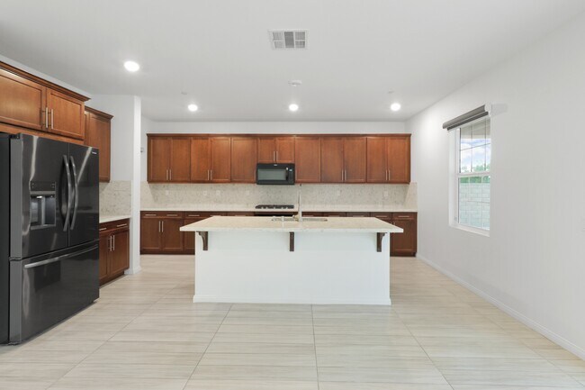 Building Photo - 3511 Pear Ct