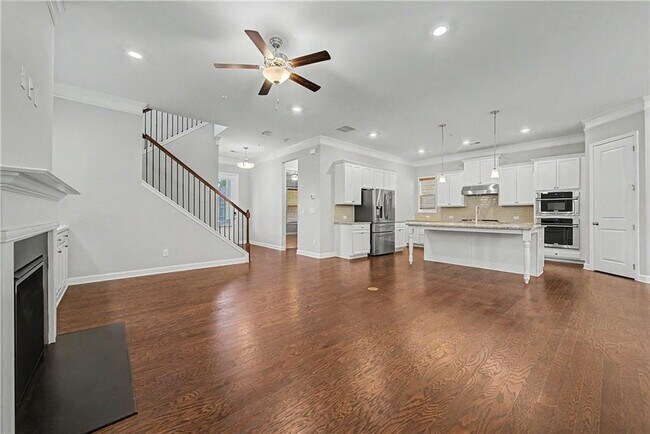Building Photo - 165 Mansfield Dr