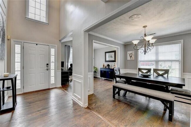 Building Photo - House 3 Beds 3 Baths