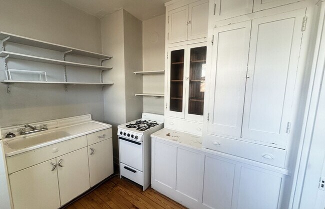 Building Photo - 3027 Clifton Ave