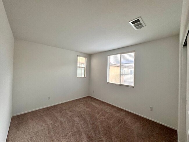 Building Photo - SOLAR INCLUDED! Stunning 3 Bedroom Home in...