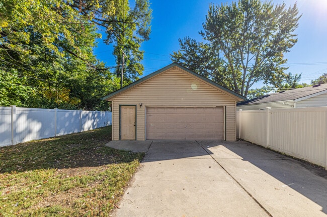 Building Photo - 4705 Jackson St