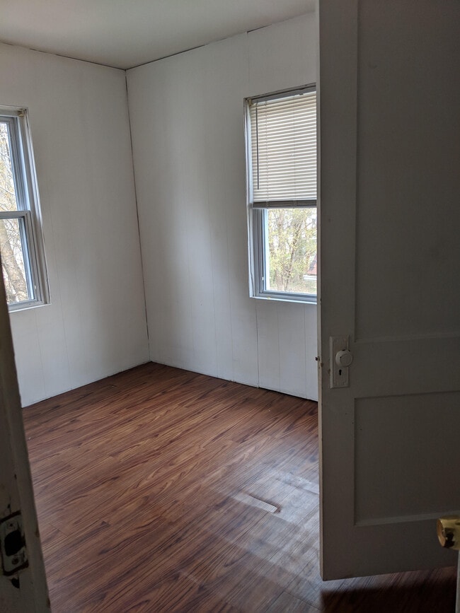 Building Photo - 4 bedroom house for rent