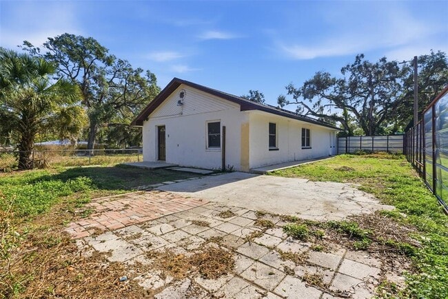 Building Photo - 502 Tweed Ave