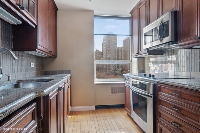 Building Photo - 70 W Burton Pl