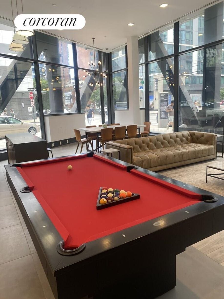 Building Photo - 25-21 43rd Ave