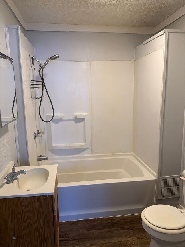 Building Photo - New Listing! 3BR/1BA home in North Brookside Park