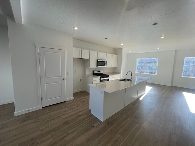 Building Photo - Beautiful New 4-Bedroom, 3-Bathroom Townhouse