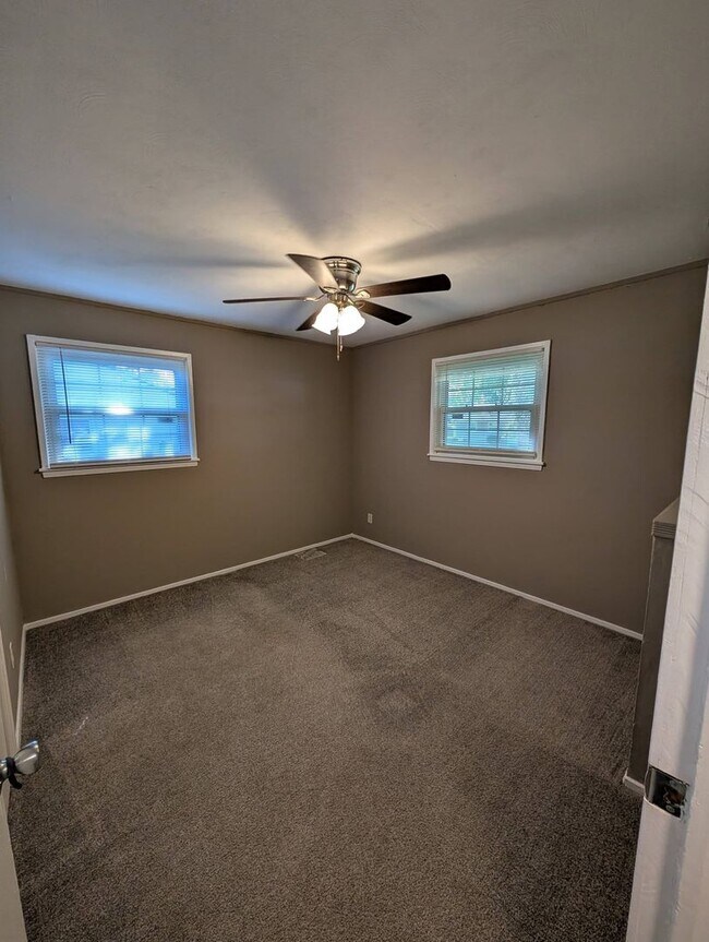 Building Photo - 5373 Pickford Dr
