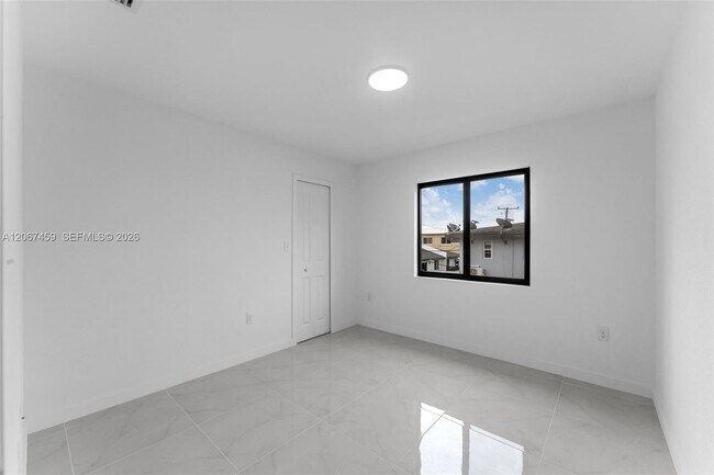 Building Photo - 1457 NW 2nd Ave