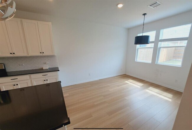 Building Photo - 2633 Danbury Ln