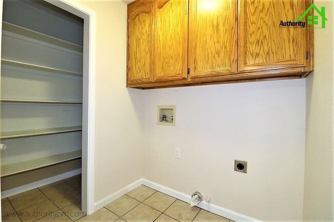 Building Photo - 1708 Gold Hills Dr