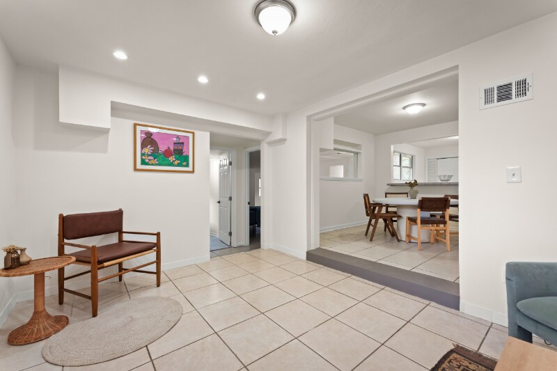 Building Photo - 6750 Snow White Dr