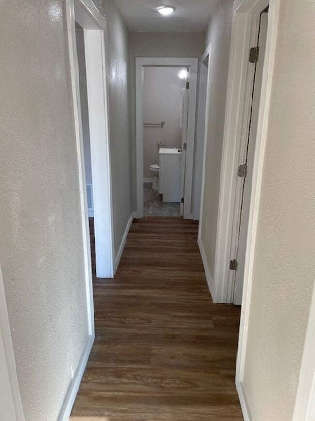 Building Photo - 1648 S Maple Ave