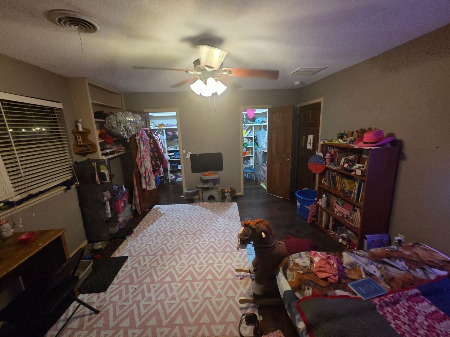 Building Photo - 1804 W Ave H